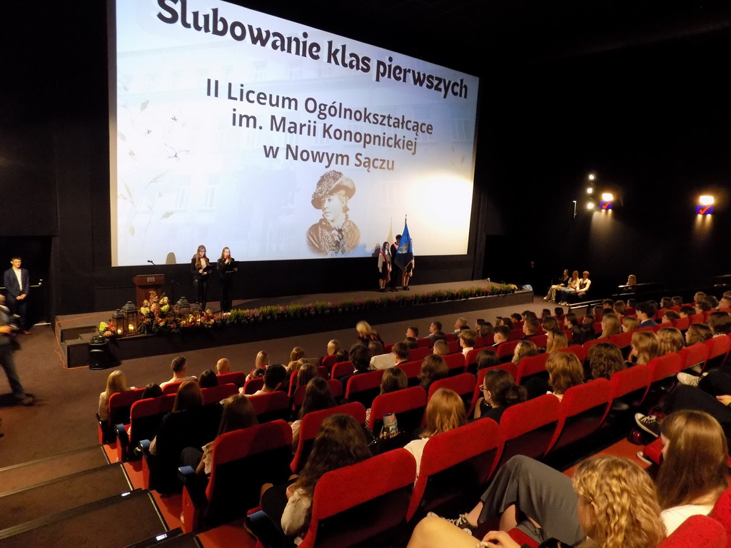 Zdjęcie Ślubowanie klas pierwszych 2023-2024 (18)a988700c-db8f-479e-b136-c28bf470a27b.jpg w galerii Uroczyste Ślubowanie Klas Pierwszych
